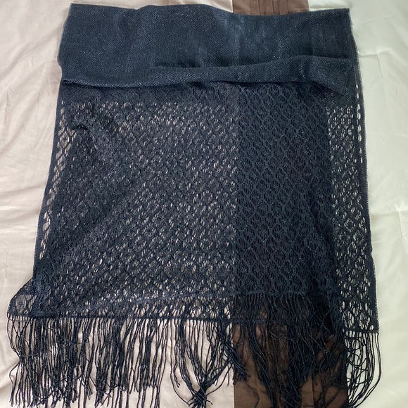 Black style scarf/wrap - Picture 2 of 6